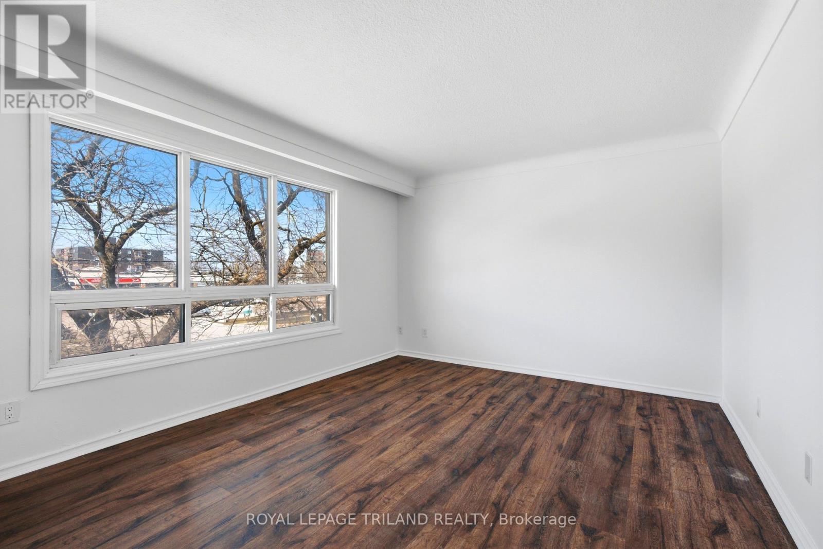 6 - 66 Willow Road, Guelph, Ontario  N1H 1W2 - Photo 1 - X12963422