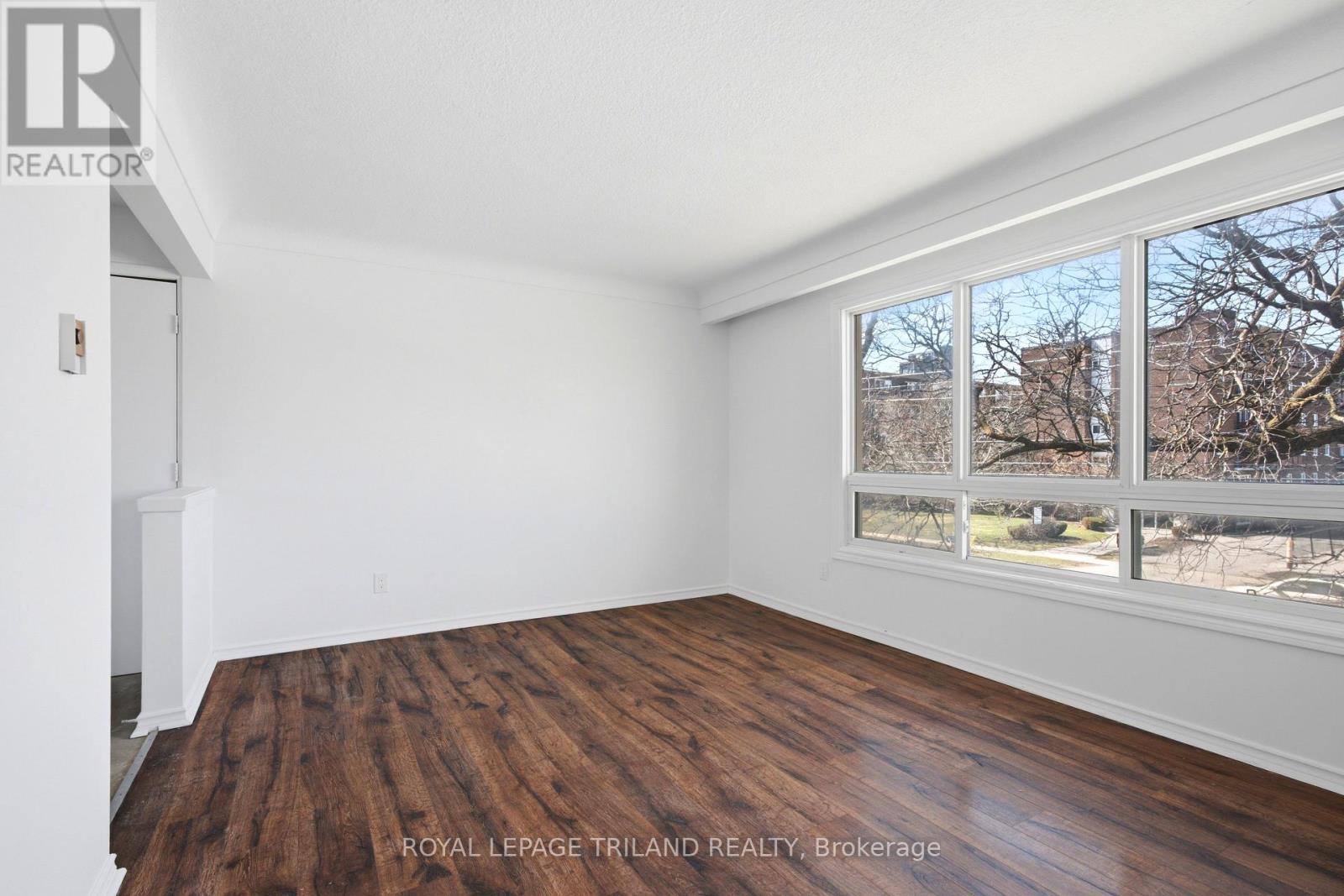 6 - 66 Willow Road, Guelph, Ontario  N1H 1W2 - Photo 4 - X12963422