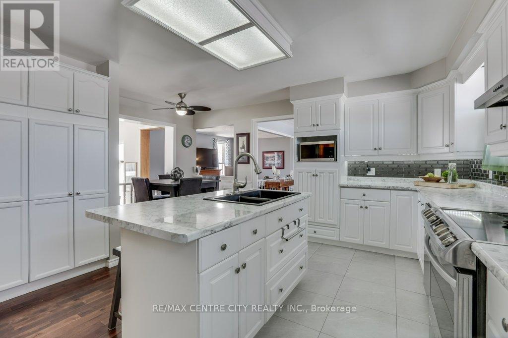 34135 Talbot Line, Southwold, Ontario  N0L 2E0 - Photo 13 - X12963642