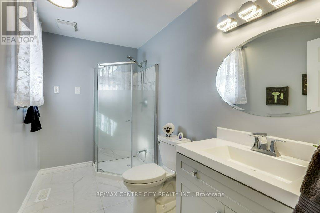 34135 Talbot Line, Southwold, Ontario  N0L 2E0 - Photo 16 - X12963642