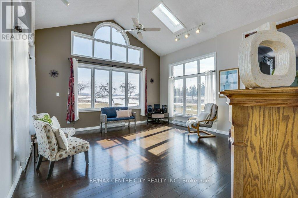 34135 Talbot Line, Southwold, Ontario  N0L 2E0 - Photo 17 - X12963642