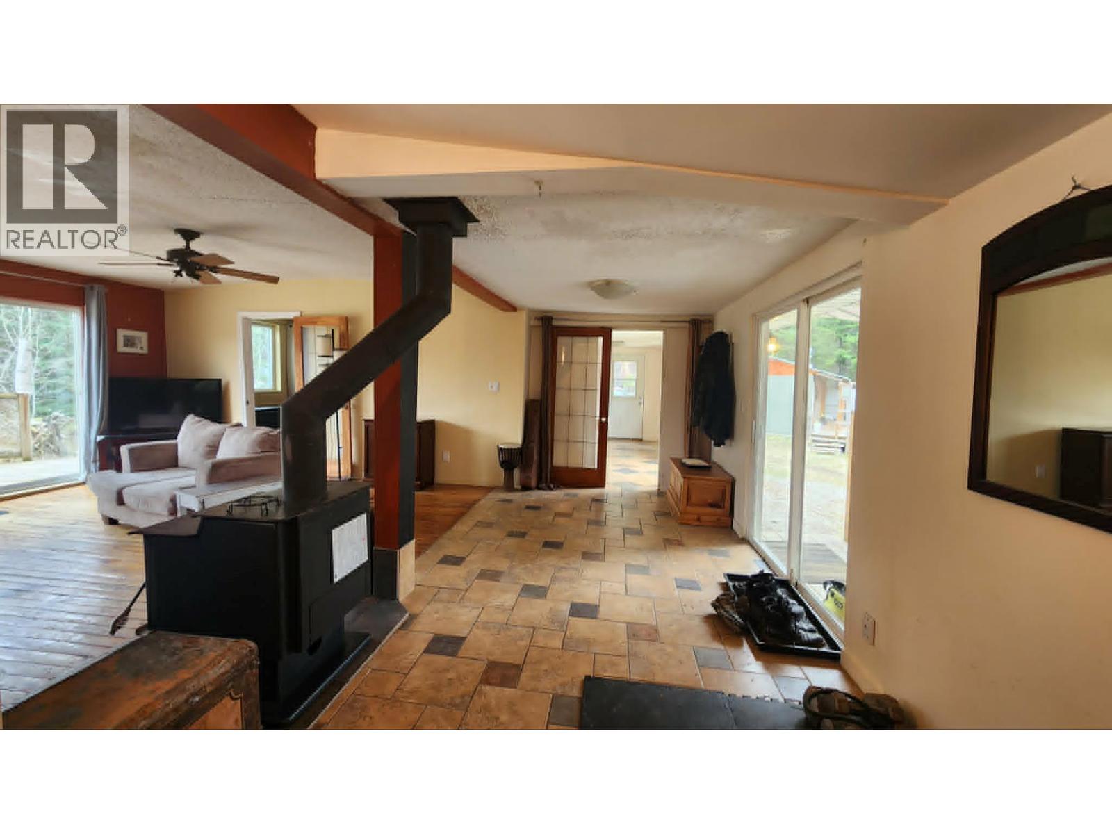 12 Specht Road, Cherryville, British Columbia  V0E 2G3 - Photo 10 - 10382145