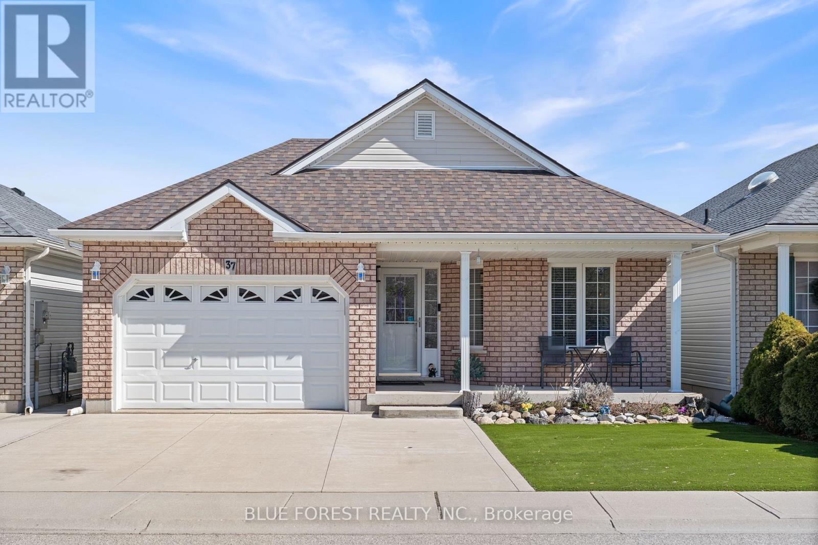 37 Upper Canada Drive, Norfolk, Ontario  N0E 1M0 - Photo 3 - X12963788