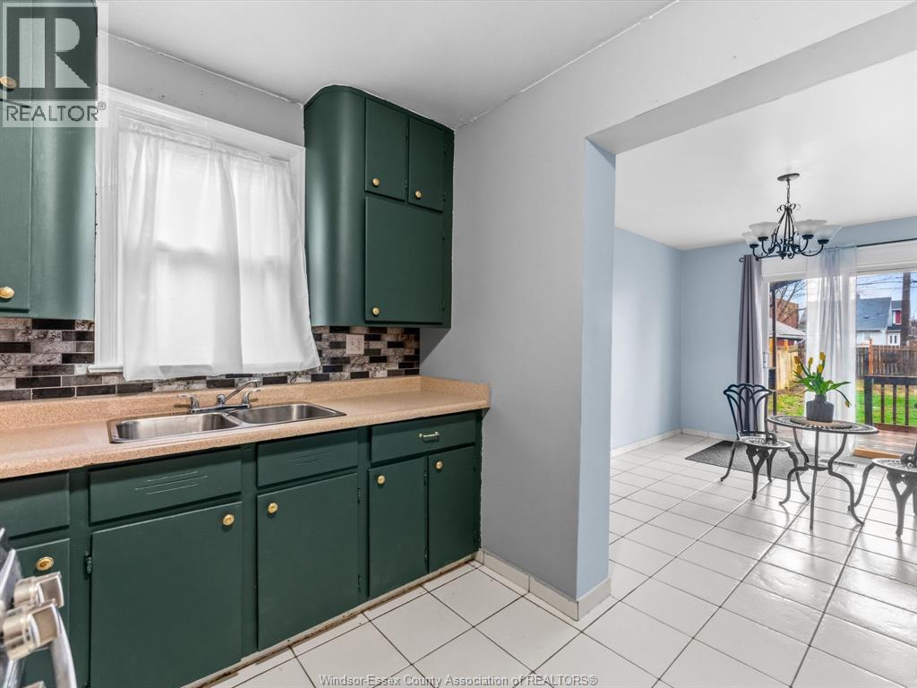 1527 Benjamin Avenue, Windsor, Ontario  N8X 4N3 - Photo 7 - 26007187