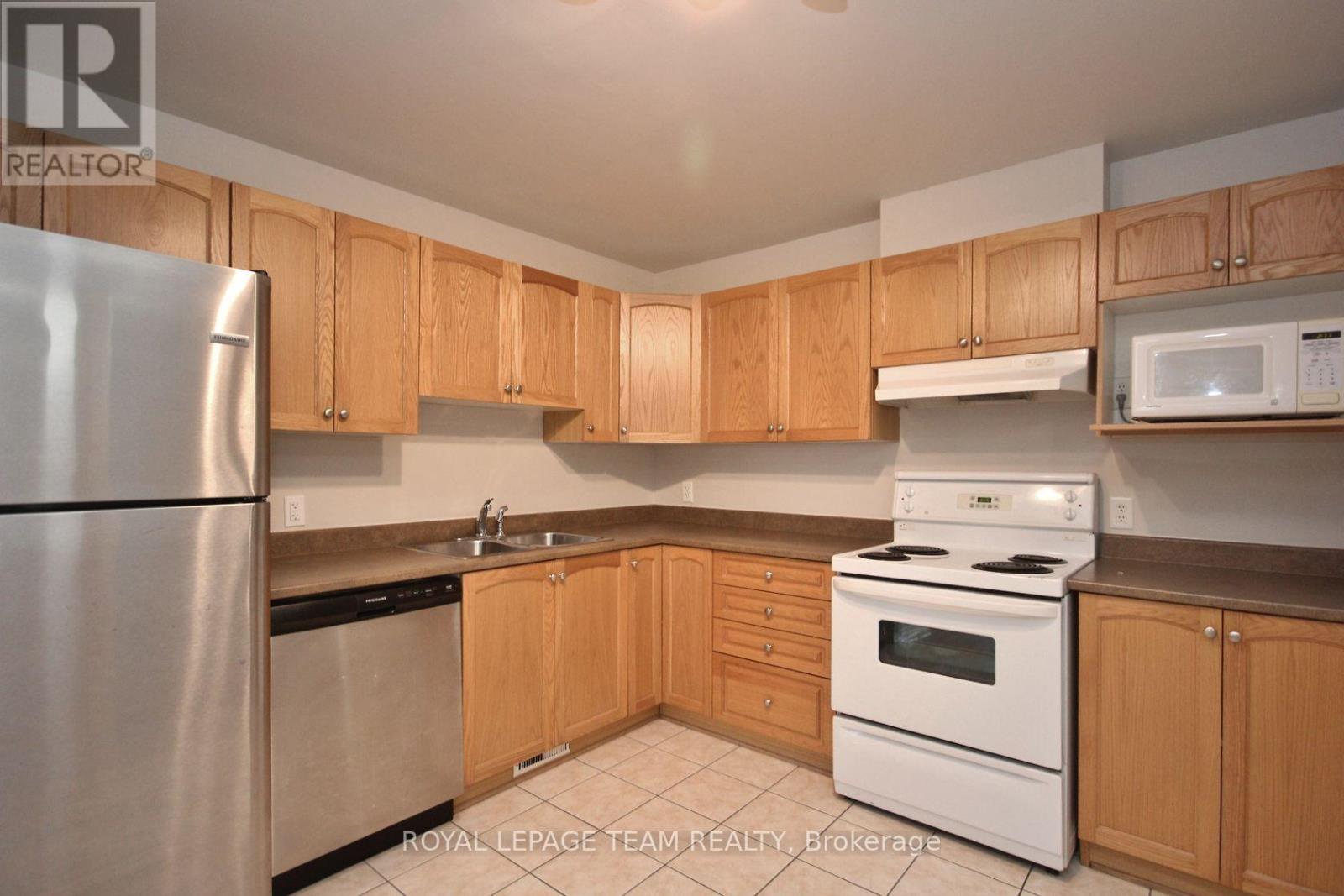 139 Oakfield Crescent, Ottawa, Ontario  K2J 5H8 - Photo 5 - X12963508