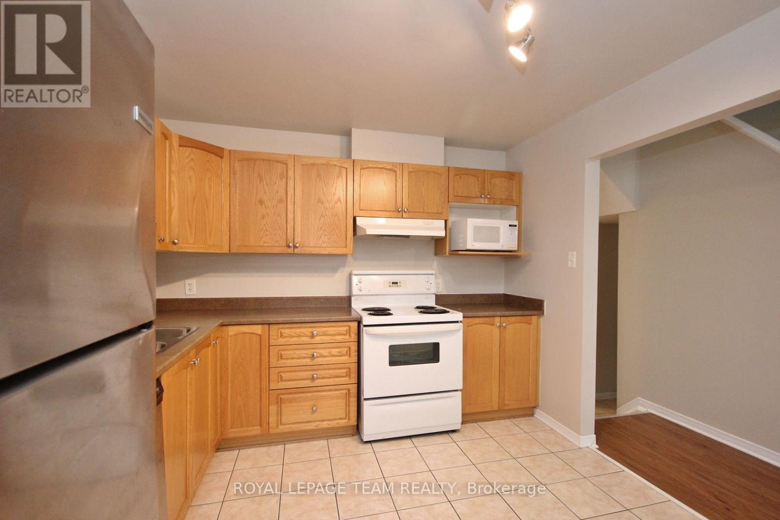 139 Oakfield Crescent, Ottawa, Ontario  K2J 5H8 - Photo 6 - X12963508