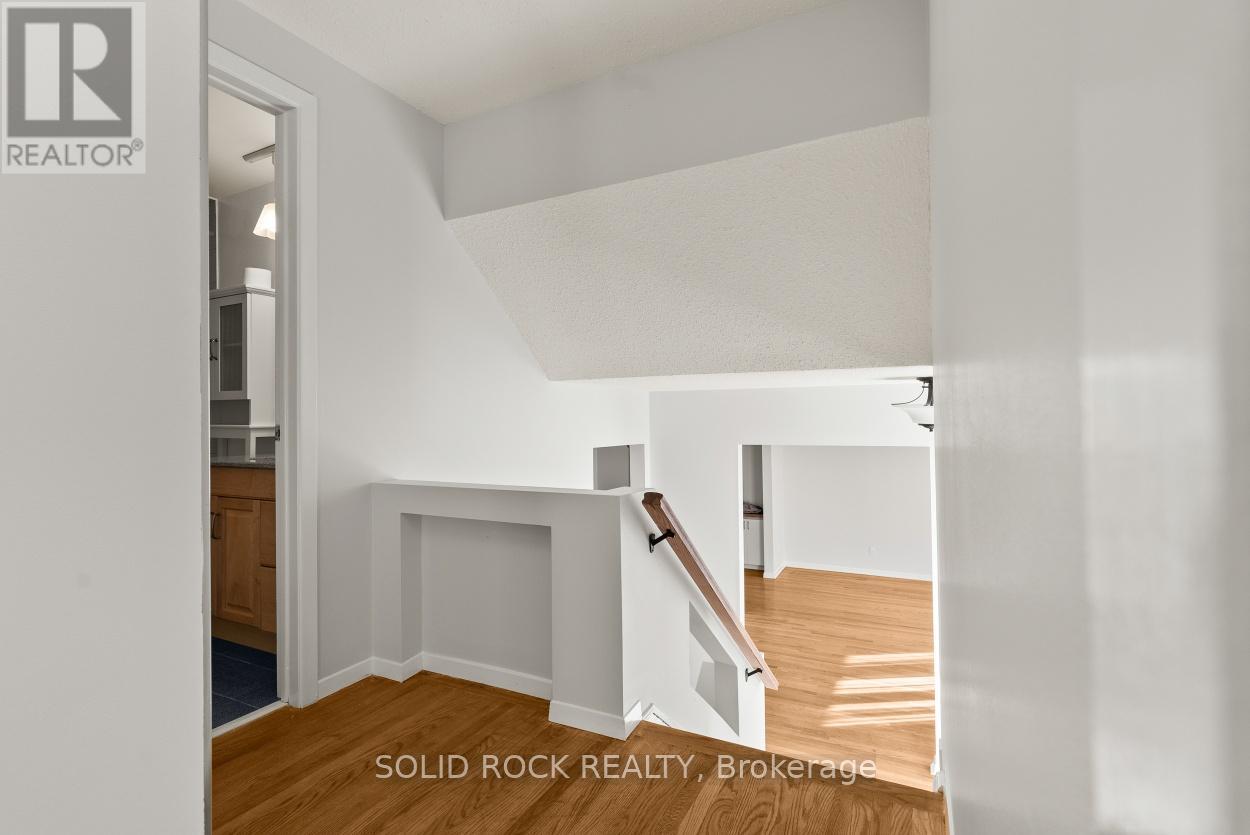 26 A (Main House) Ettrick Crescent, Ottawa, Ontario  K2J 1G1 - Photo 11 - X12963626