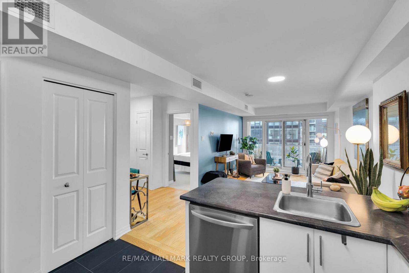 803 - 242 Rideau Street, Ottawa, Ontario K1N 0B7 - Photo 11 - X12963644