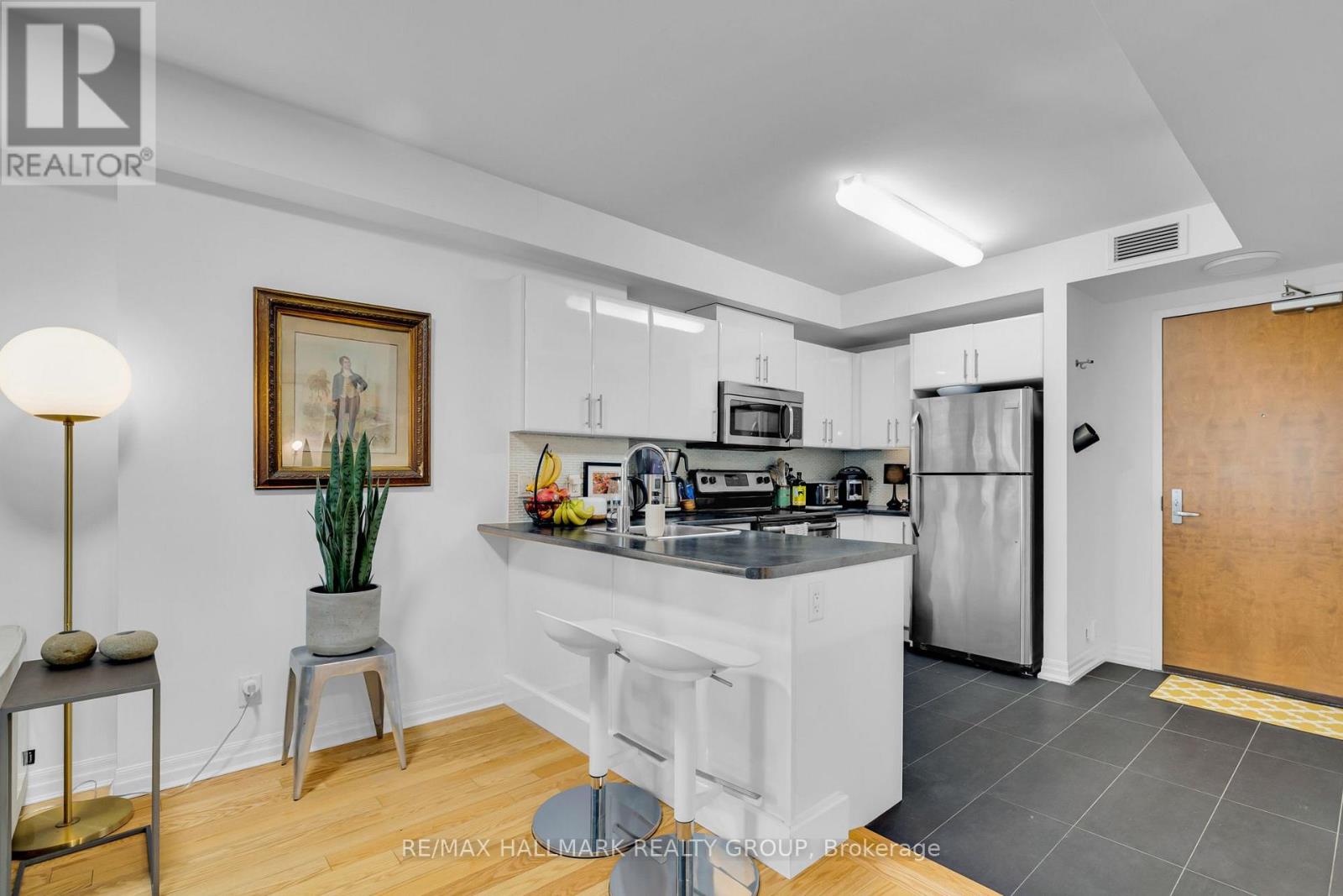 803 - 242 Rideau Street, Ottawa, Ontario K1N 0B7 - Photo 17 - X12963644