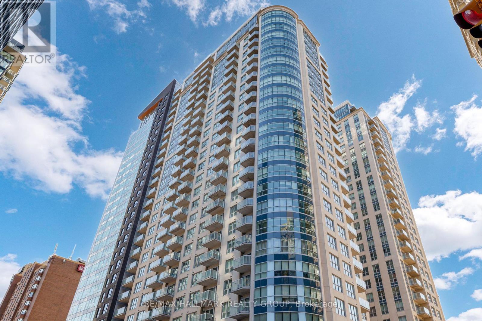 803 - 242 Rideau Street, Ottawa, Ontario K1N 0B7 - Photo 2 - X12963644