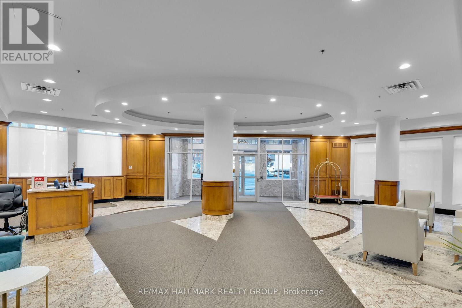 803 - 242 Rideau Street, Ottawa, Ontario K1N 0B7 - Photo 4 - X12963644