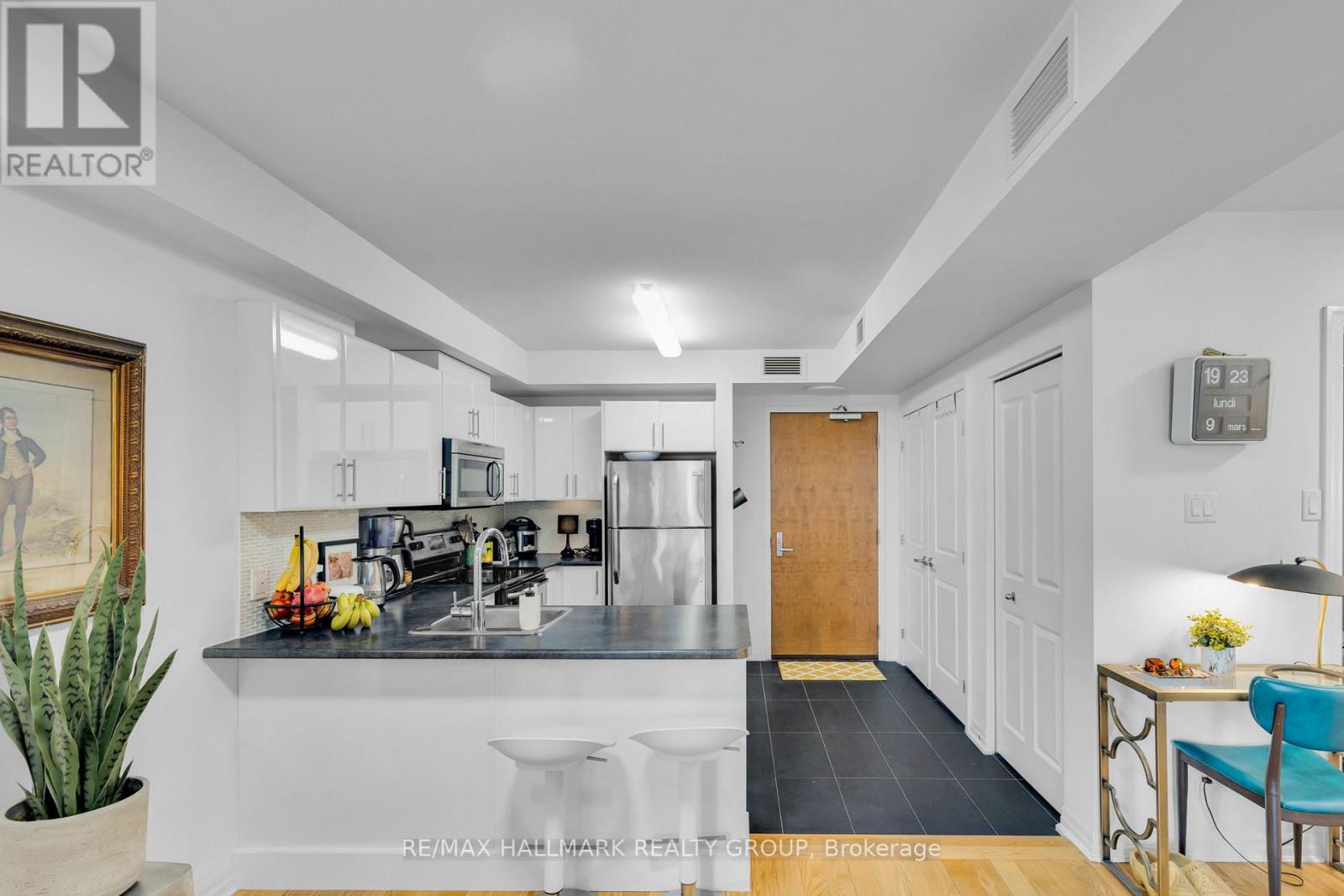 803 - 242 Rideau Street, Ottawa, Ontario K1N 0B7 - Photo 9 - X12963644