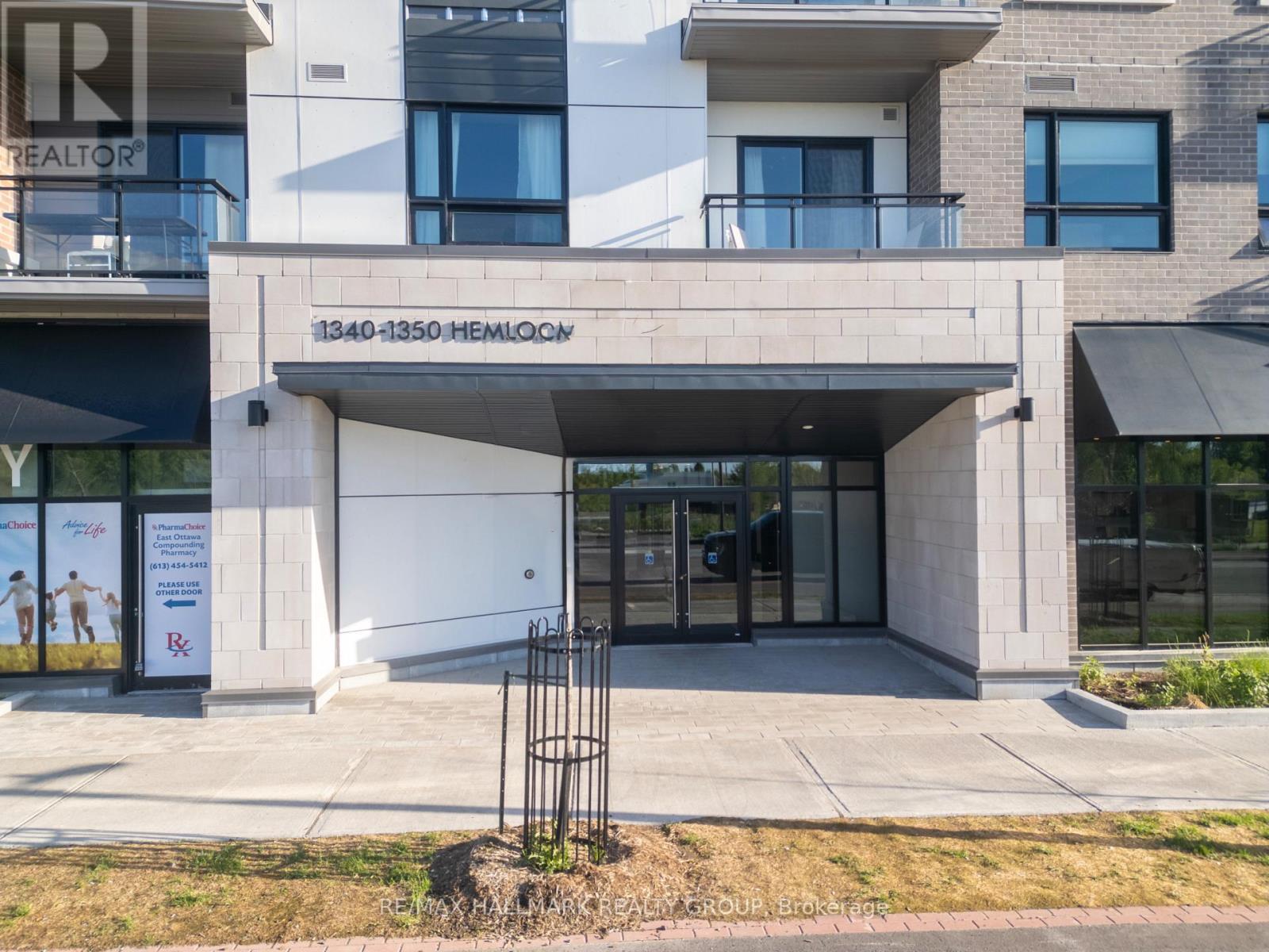 202 - 1350 Hemlock Road, Ottawa, Ontario  K1K 5C2 - Photo 2 - X12963716