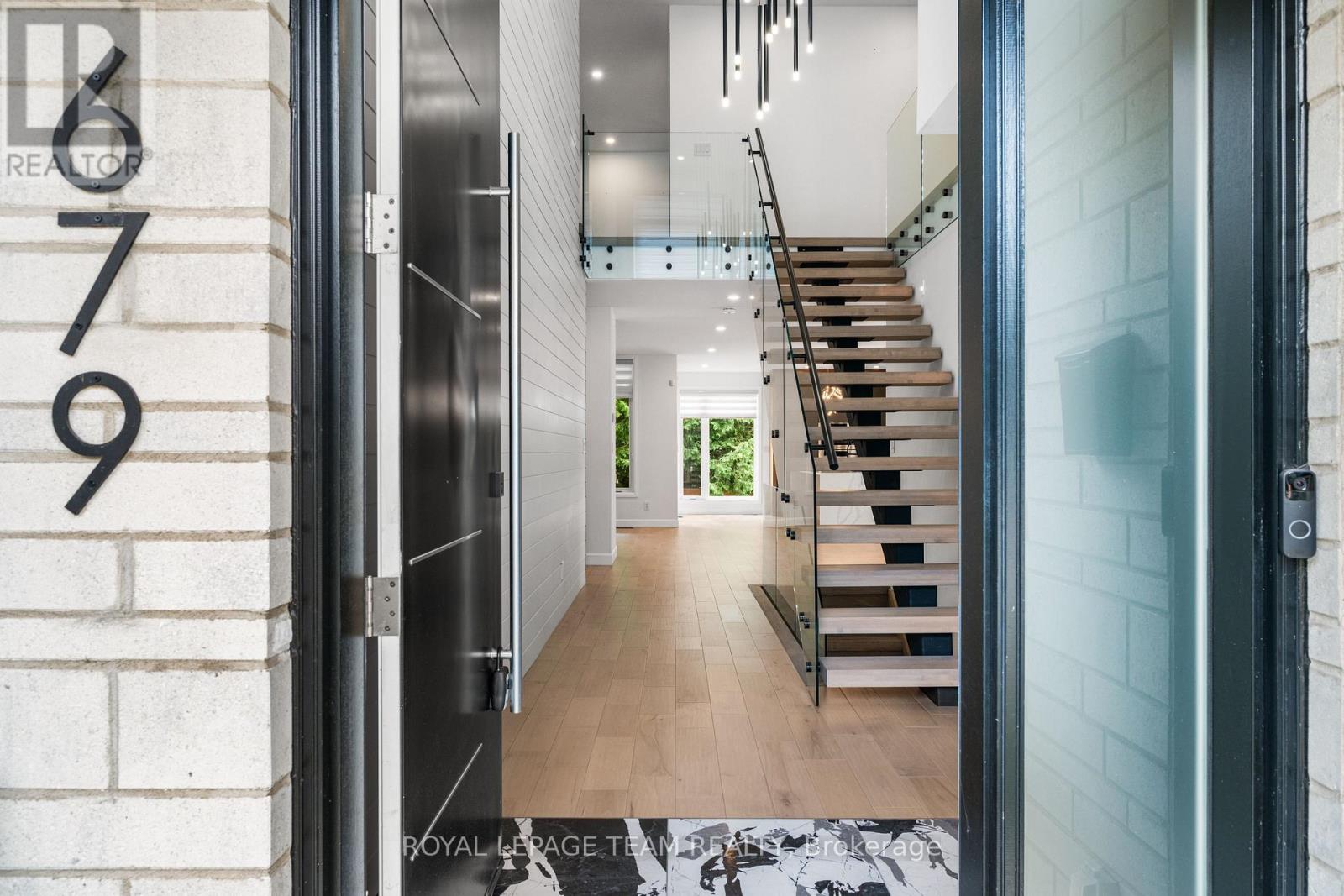 679 Broadview Avenue, Ottawa, Ontario  K2A 2L9 - Photo 2 - X12963862