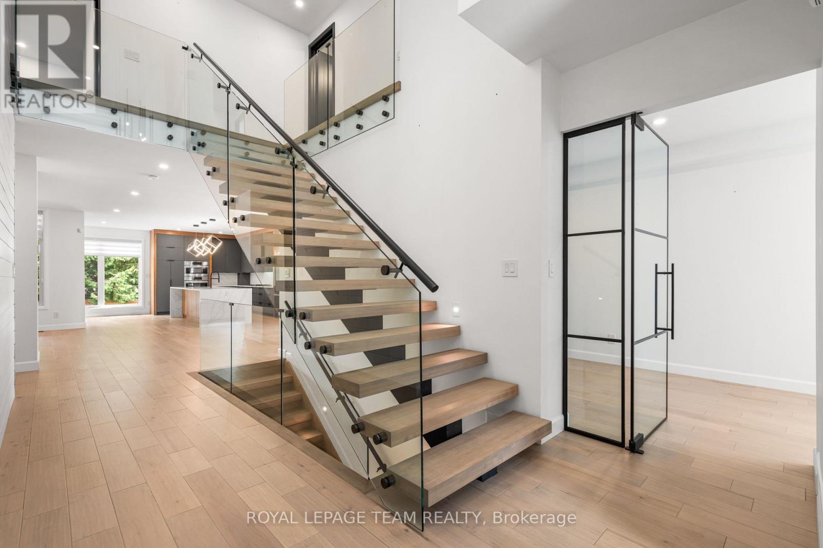 679 Broadview Avenue, Ottawa, Ontario  K2A 2L9 - Photo 3 - X12963862