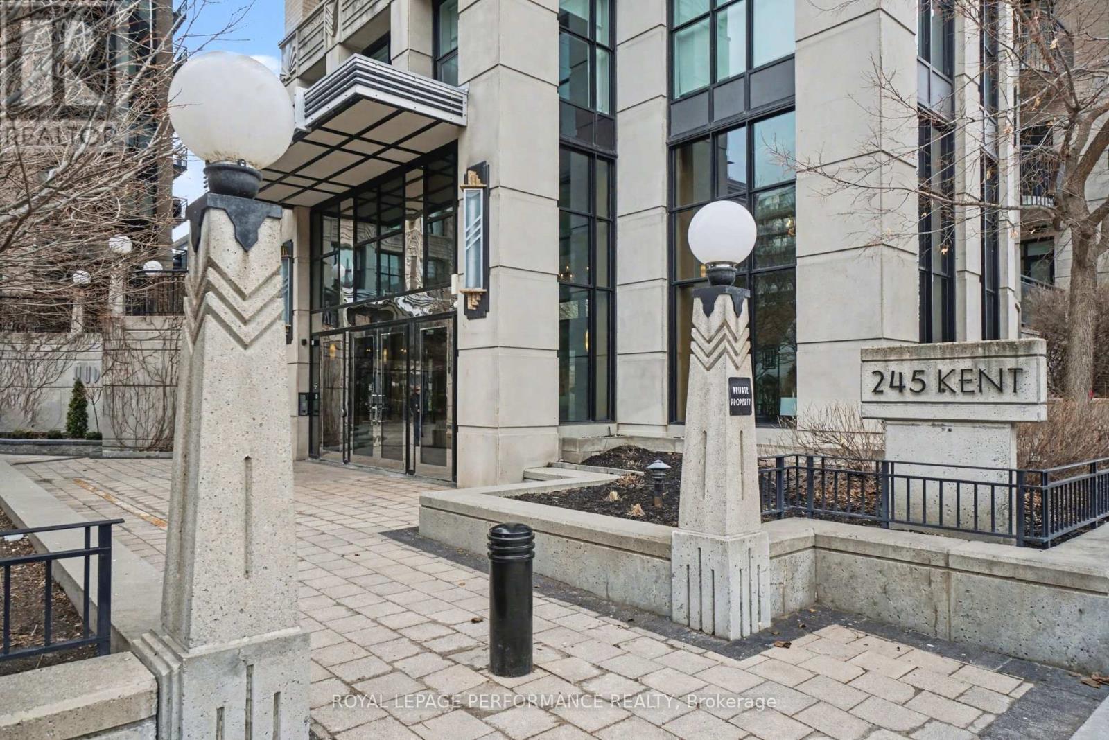 801 - 245 Kent Street, Ottawa, Ontario  K2P 0A5 - Photo 2 - X12963936