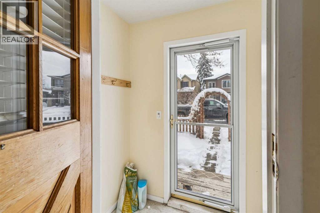 1210 19 Avenue NW, Calgary, Alberta  T2M 1A2 - Photo 4 - A2297046