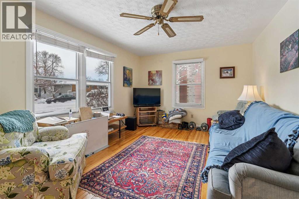 1210 19 Avenue NW, Calgary, Alberta  T2M 1A2 - Photo 6 - A2297046