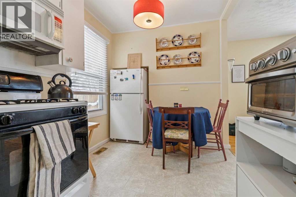 1210 19 Avenue NW, Calgary, Alberta  T2M 1A2 - Photo 10 - A2297046