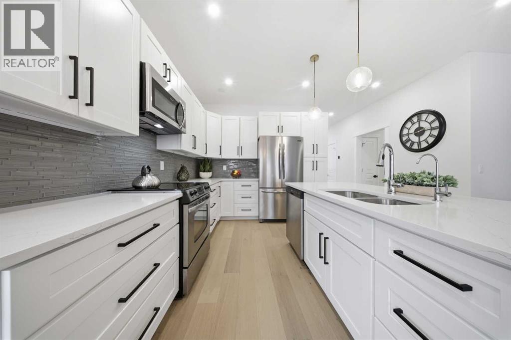 103 Oakmere Green, Chestermere, Alberta  T1X 1N4 - Photo 4 - A2297985