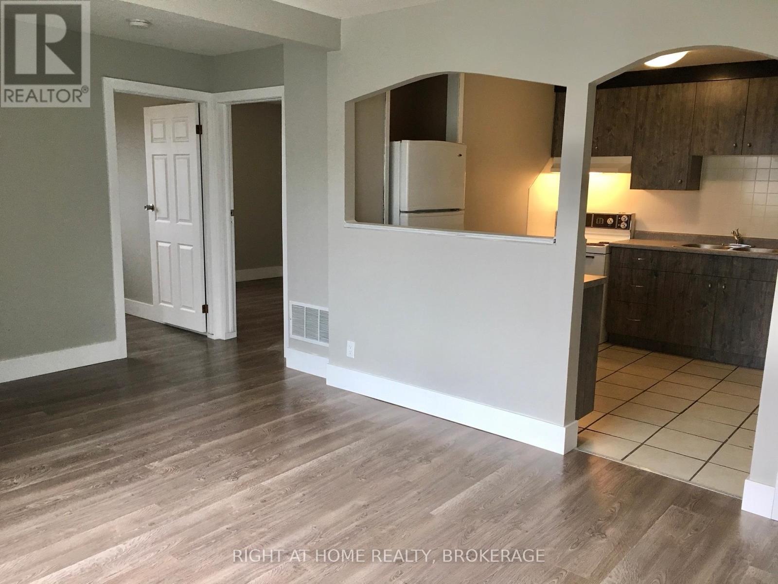 7 Beech Street, St. Catharines, Ontario  L2R 2B6 - Photo 10 - X12963800