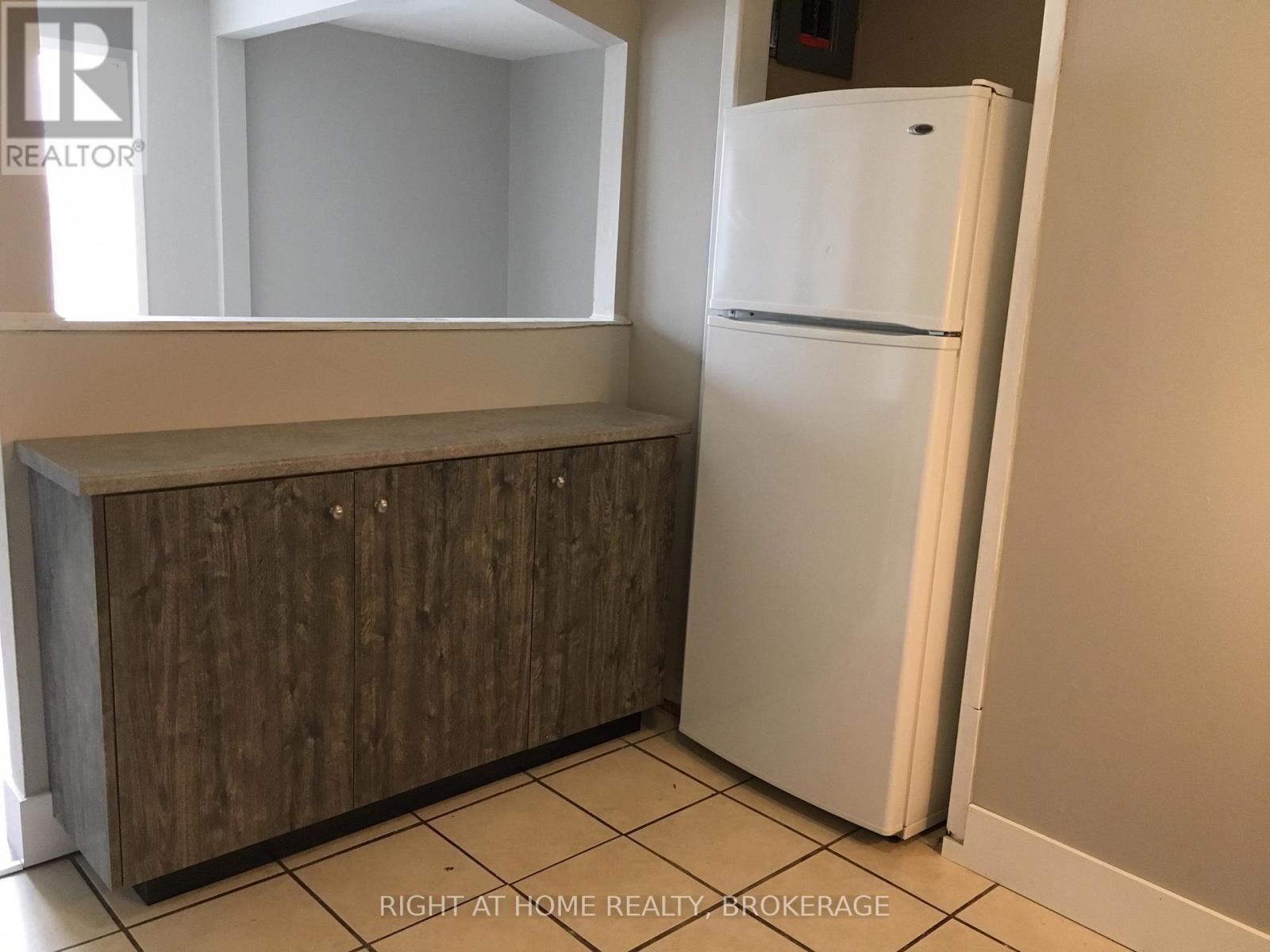 7 Beech Street, St. Catharines, Ontario  L2R 2B6 - Photo 12 - X12963800