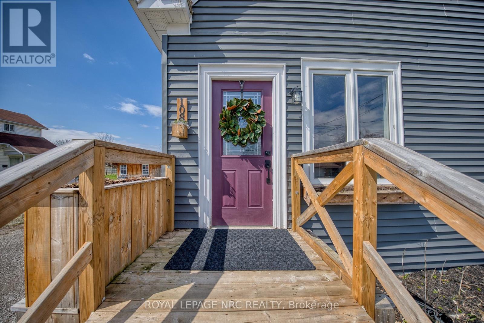 108 High Street, Fort Erie, Ontario  L2A 3P7 - Photo 2 - X12963906