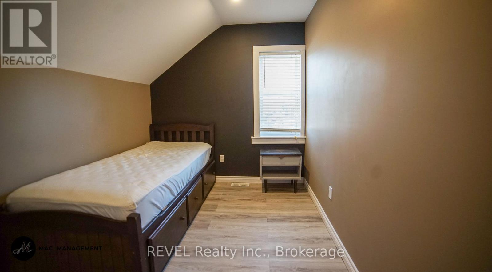 32 Edmund Street, St. Catharines, Ontario  L2R 2G2 - Photo 11 - X12963940