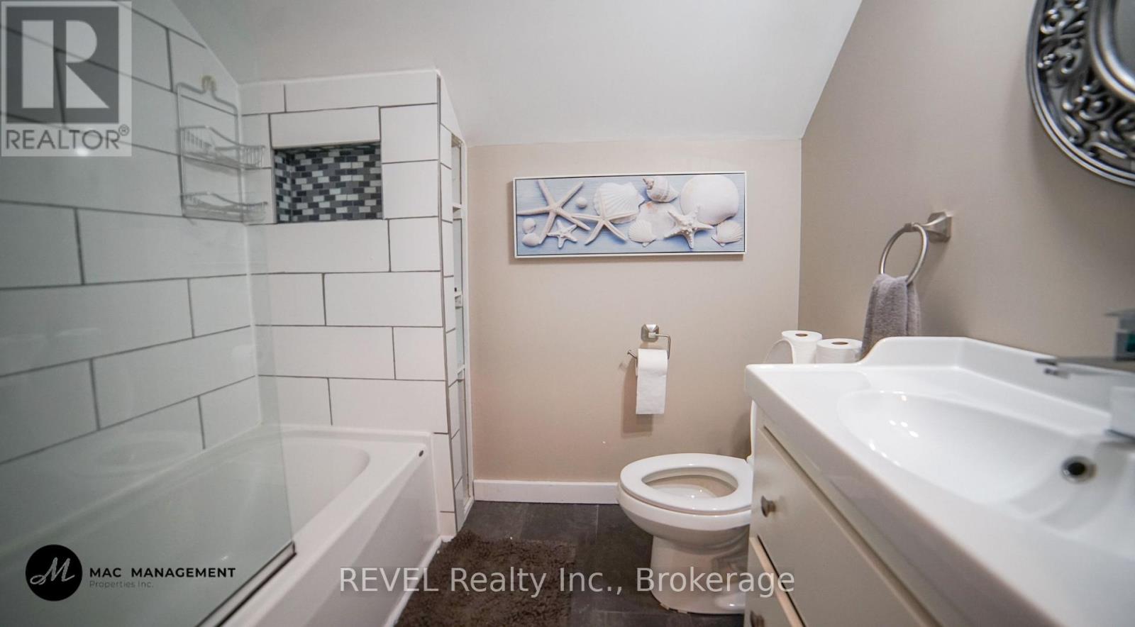 32 Edmund Street, St. Catharines, Ontario  L2R 2G2 - Photo 18 - X12963940