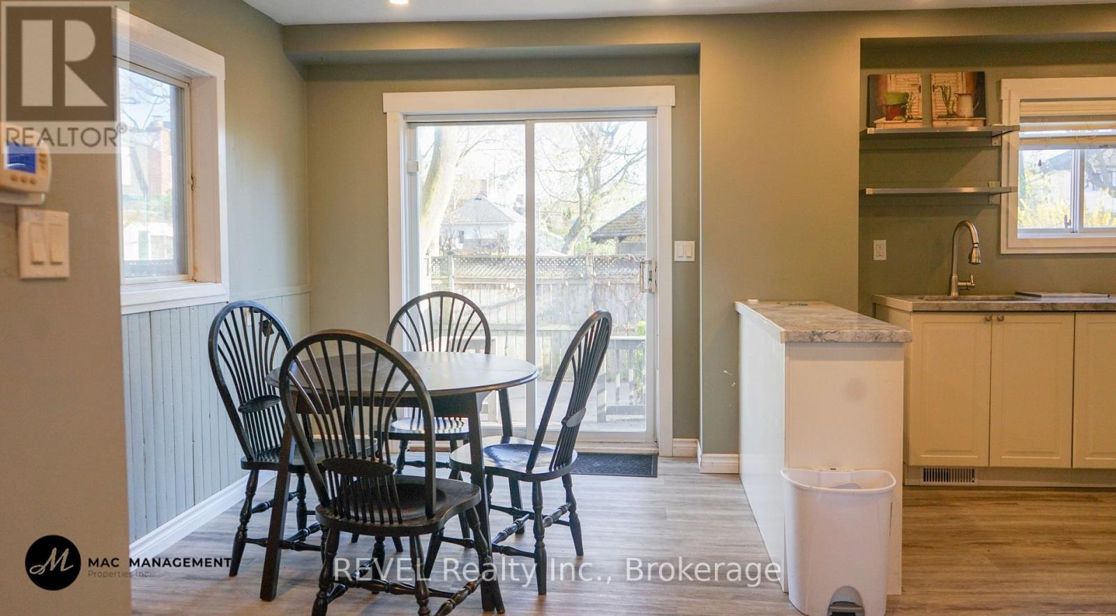 32 Edmund Street, St. Catharines, Ontario  L2R 2G2 - Photo 5 - X12963940