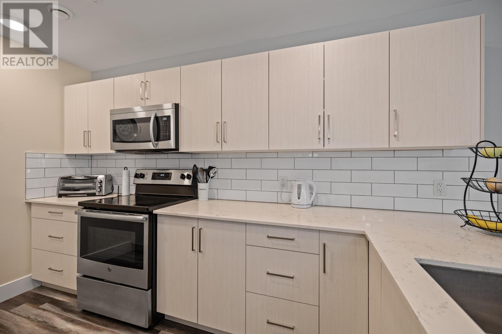 204 29 Stratford Road, Stratford, Prince Edward Island  C1B 1T4 - Photo 6 - 202606437