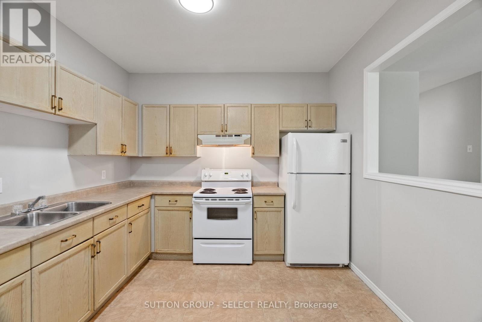 47 Ontario Street N, Lambton Shores, Ontario  N0M 1T0 - Photo 25 - X12481192