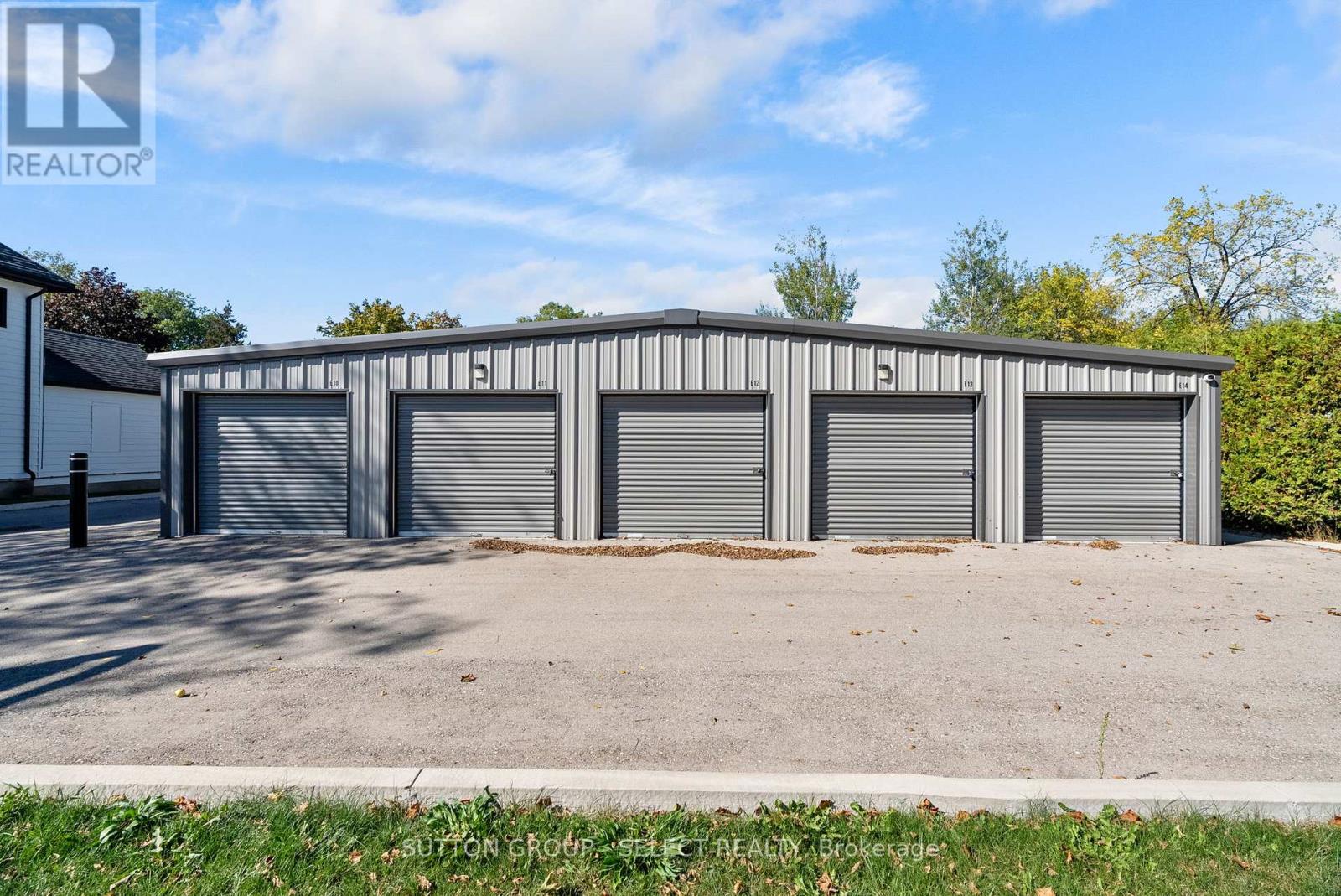 47 Ontario Street N, Lambton Shores, Ontario  N0M 1T0 - Photo 8 - X12481192