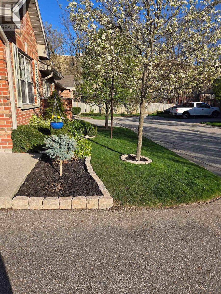 17 - 1337 Commissioners Road W, London South, Ontario  N6K 4V2 - Photo 2 - X12792996