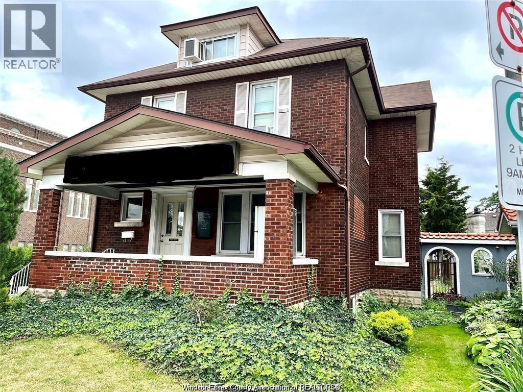 95 GILES BOULEVARD East, Windsor, Ontario