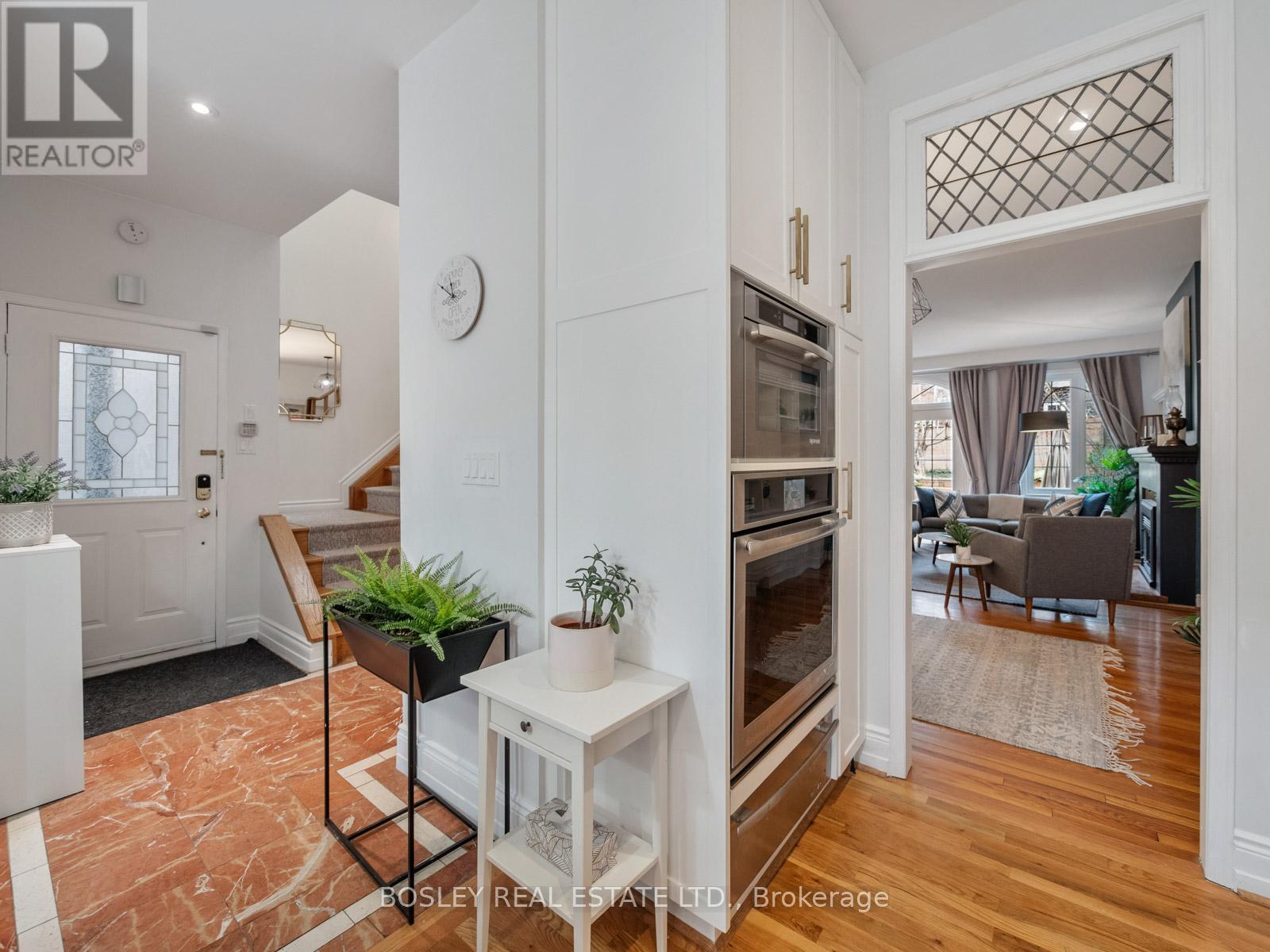 8 De Savery Crescent, Toronto, Ontario  M4S 2L2 - Photo 12 - C12963456