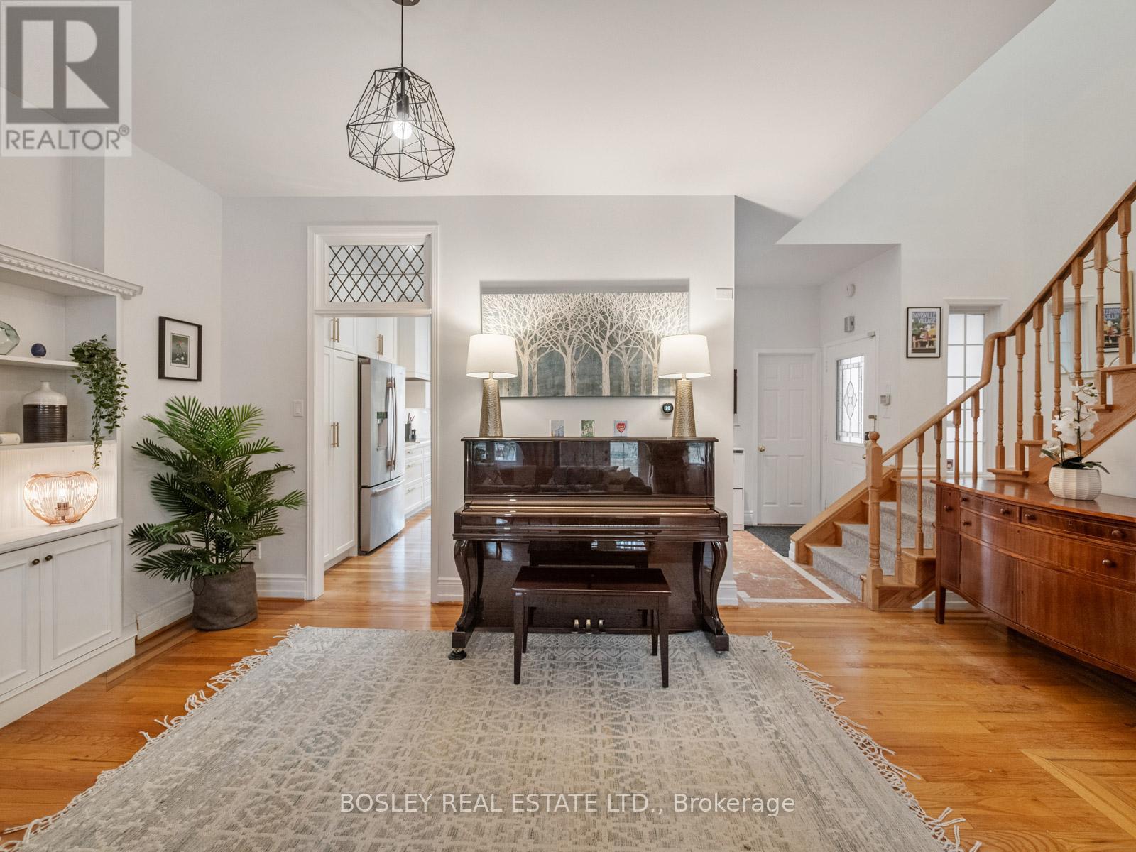 8 De Savery Crescent, Toronto, Ontario  M4S 2L2 - Photo 22 - C12963456