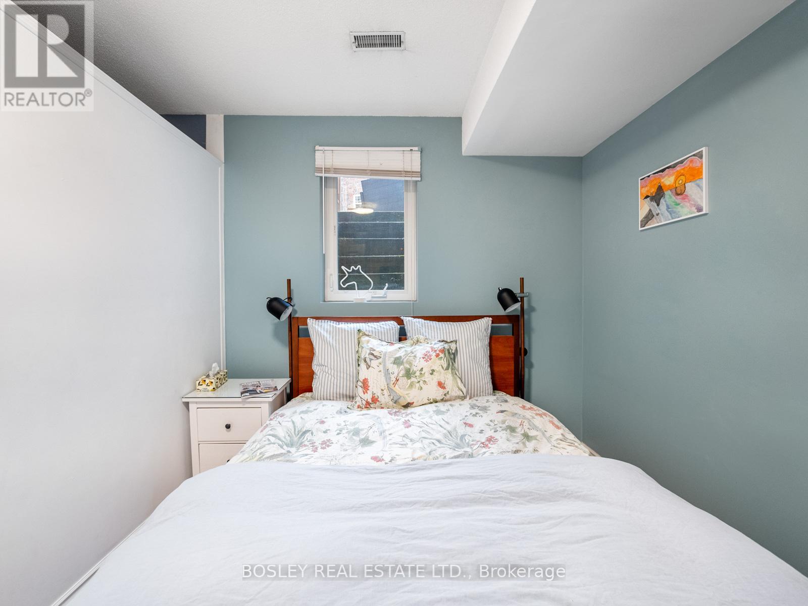 8 De Savery Crescent, Toronto, Ontario  M4S 2L2 - Photo 42 - C12963456