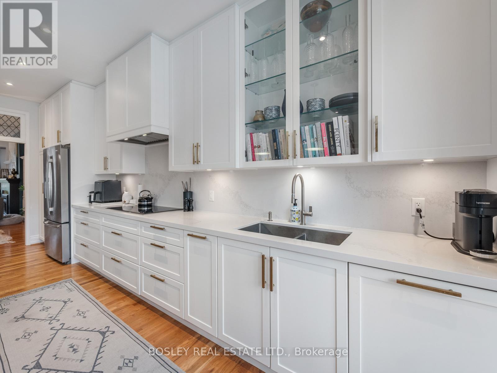 8 De Savery Crescent, Toronto, Ontario  M4S 2L2 - Photo 5 - C12963456