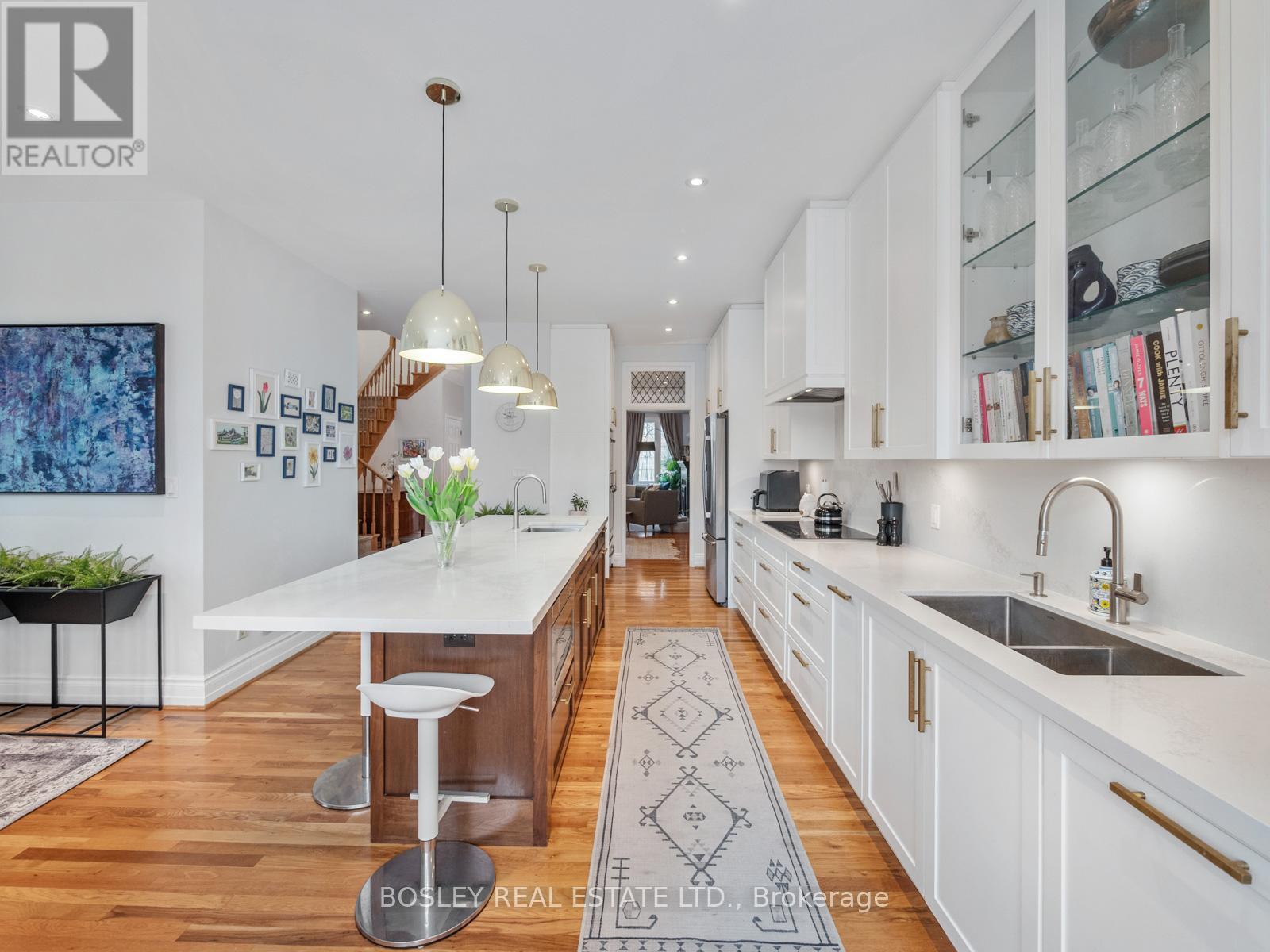 8 De Savery Crescent, Toronto, Ontario  M4S 2L2 - Photo 6 - C12963456