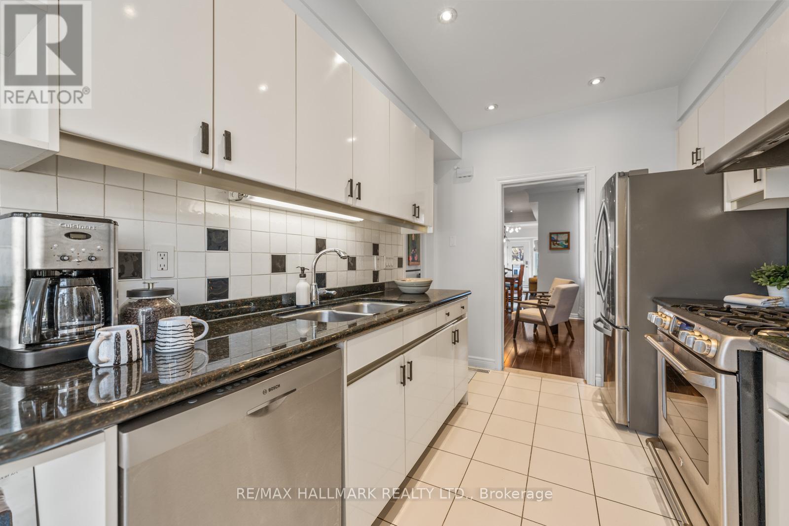 146 Roslin Avenue, Toronto, Ontario  M4N 1Z4 - Photo 13 - C12963462