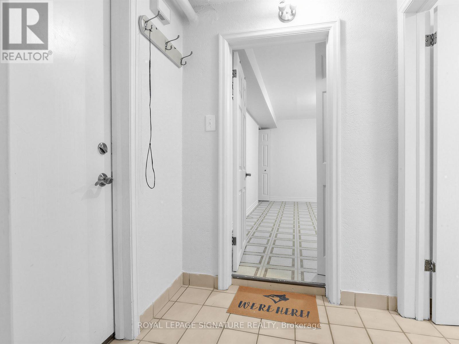 Lower - 19 Warwick Avenue, Toronto, Ontario  M6C 1T5 - Photo 14 - C12963492