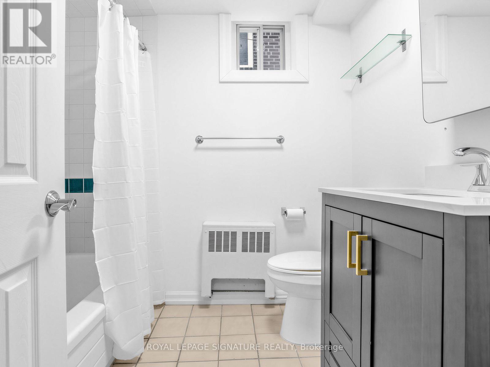 Lower - 19 Warwick Avenue, Toronto, Ontario  M6C 1T5 - Photo 15 - C12963492