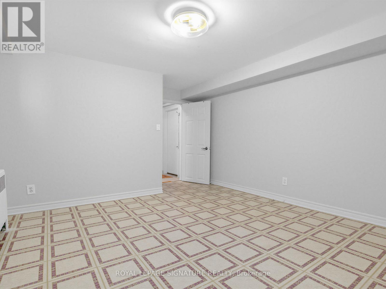 Lower - 19 Warwick Avenue, Toronto, Ontario  M6C 1T5 - Photo 17 - C12963492