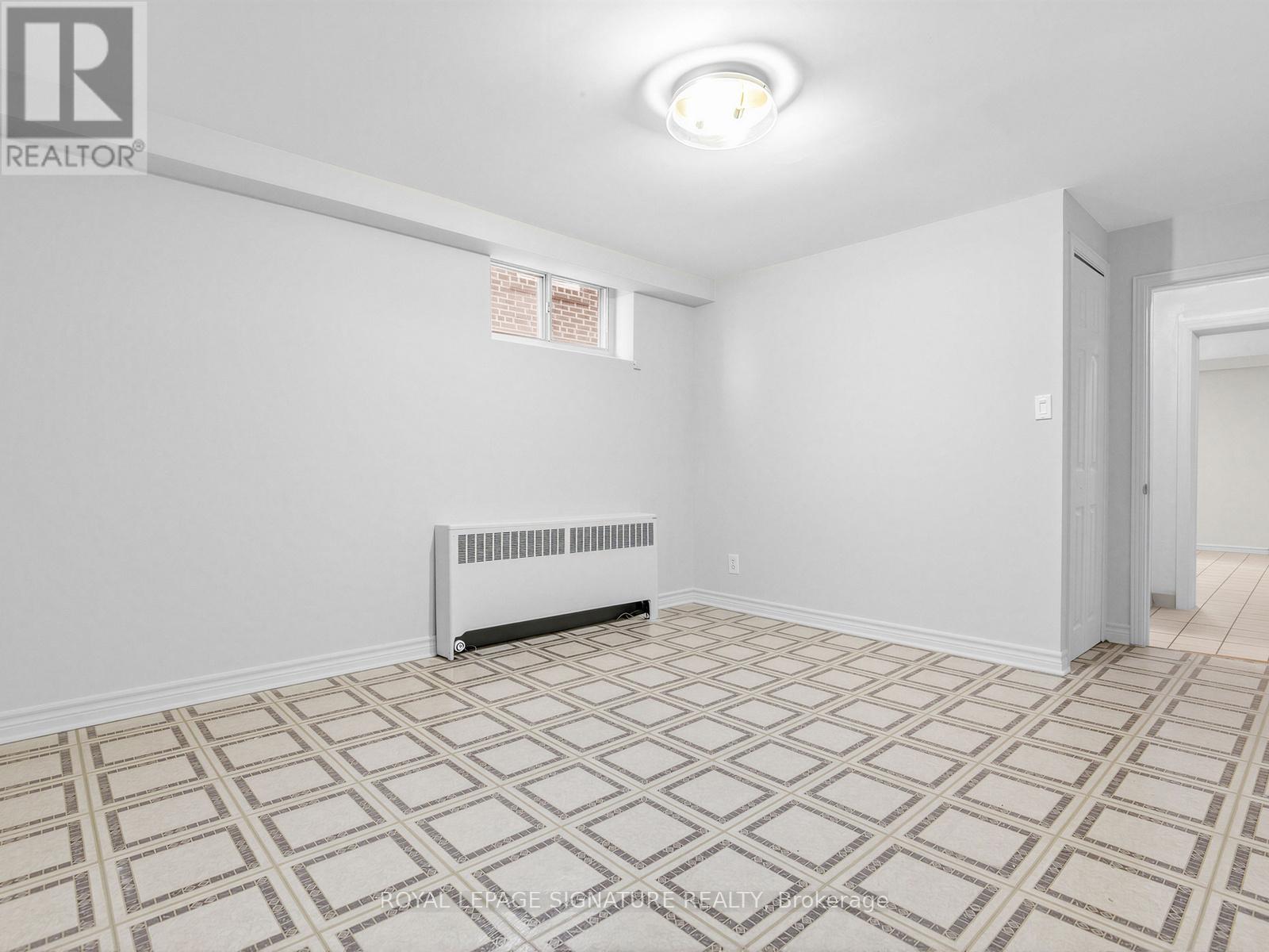 Lower - 19 Warwick Avenue, Toronto, Ontario  M6C 1T5 - Photo 20 - C12963492