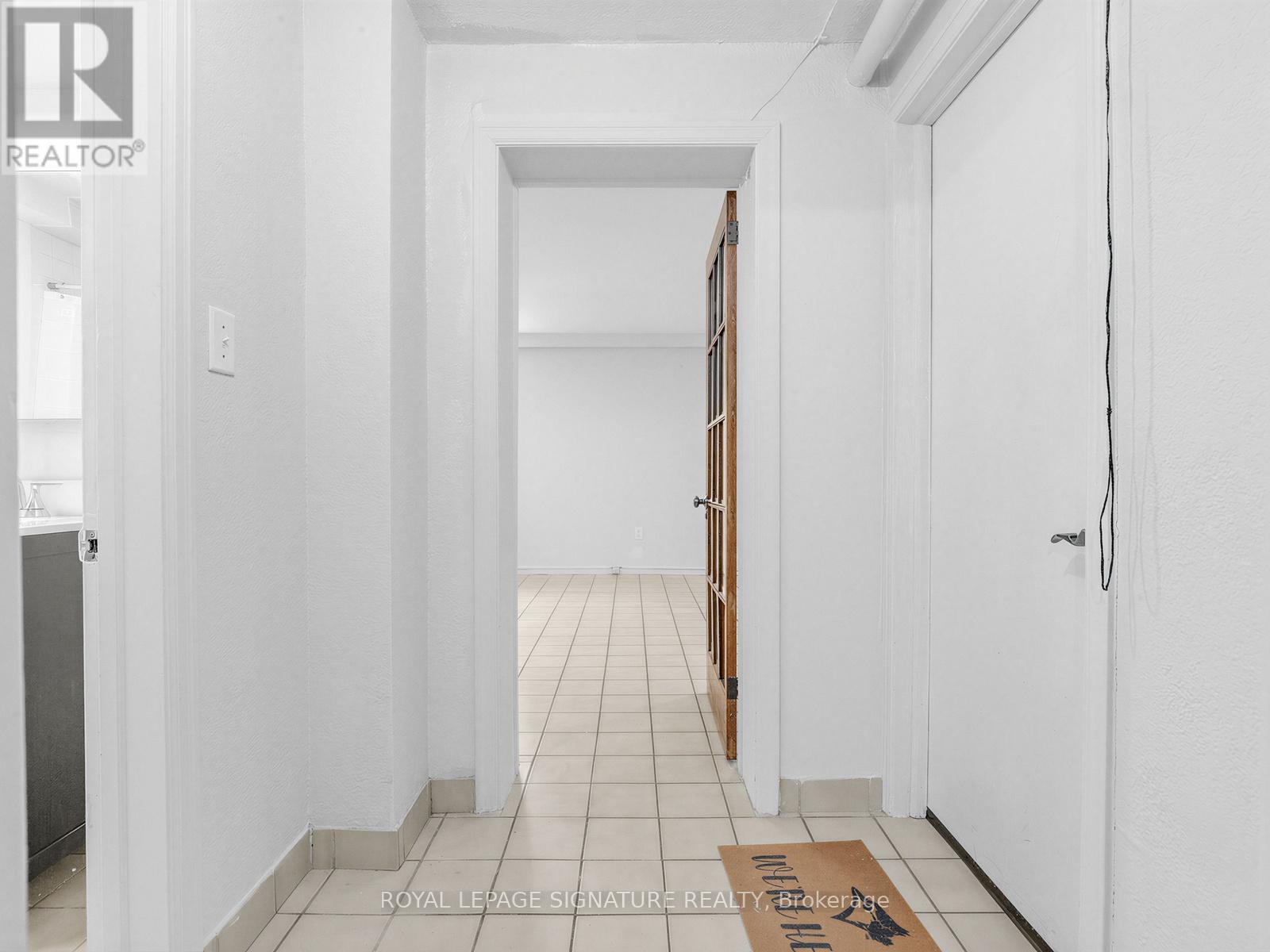 Lower - 19 Warwick Avenue, Toronto, Ontario  M6C 1T5 - Photo 21 - C12963492