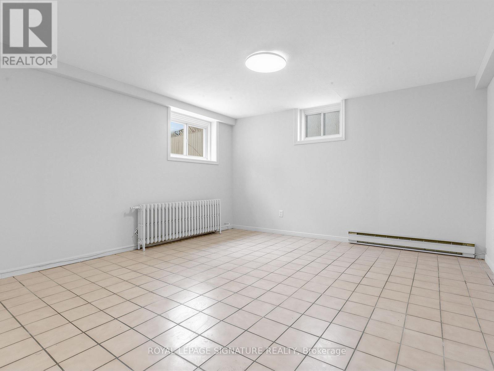 Lower - 19 Warwick Avenue, Toronto, Ontario  M6C 1T5 - Photo 22 - C12963492