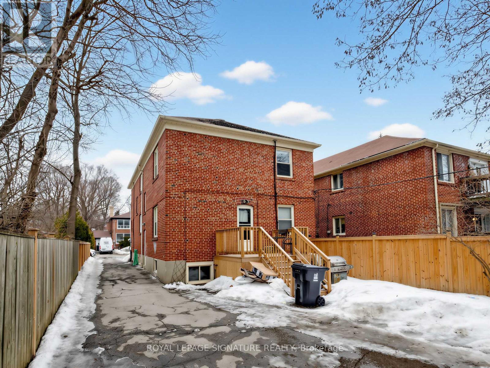 Lower - 19 Warwick Avenue, Toronto, Ontario  M6C 1T5 - Photo 25 - C12963492