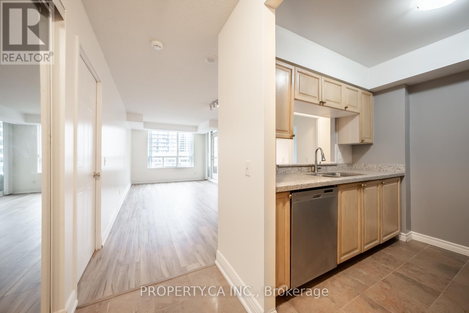 911 - 238 DORIS AVENUE, Toronto, Ontario