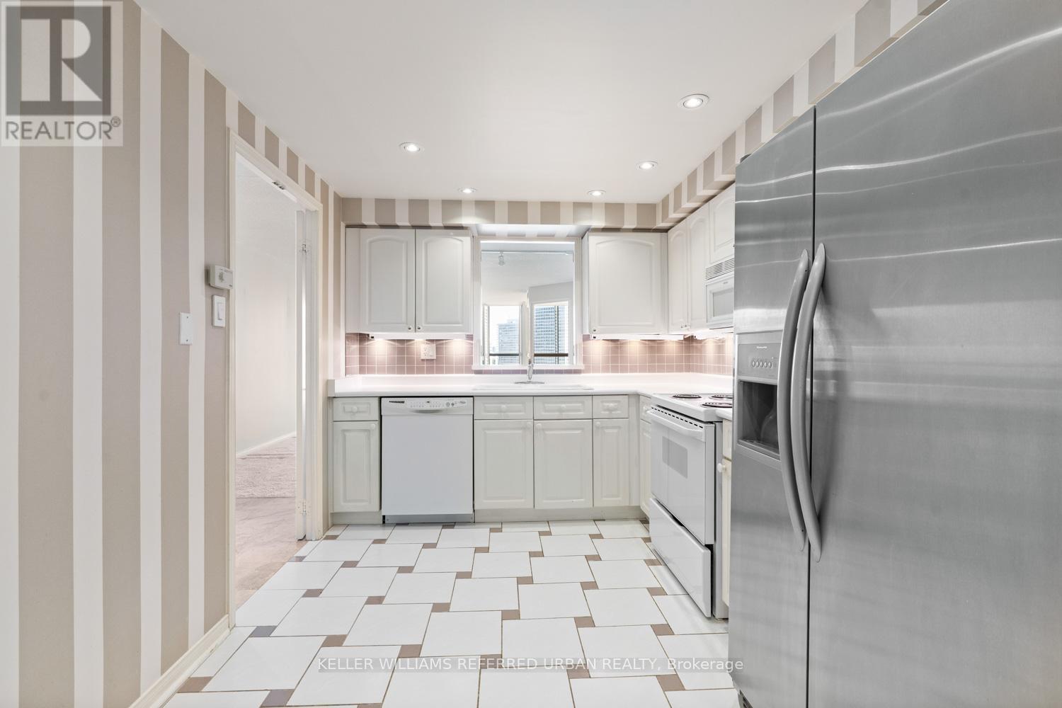 1006 - 10 Tichester Road, Toronto, Ontario  M5P 3M4 - Photo 11 - C12963738